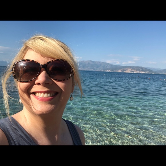 Meet your Posher, Stefanie - Picture 1 of 1